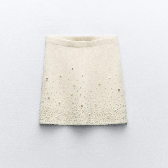 PEARL KNIT MINI SKIRT - Picture 1 of 8